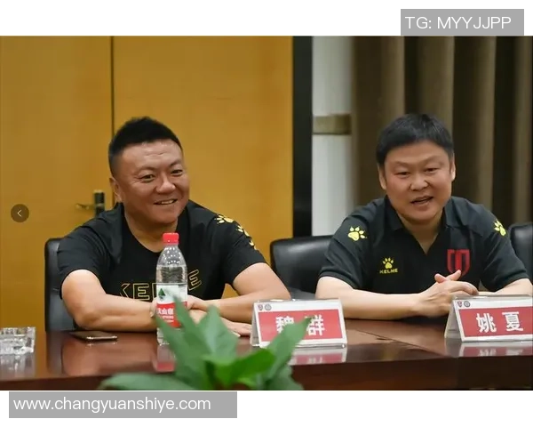 成都篮球队耐力争议引发热议球迷对球队表现和训练方式展开激烈讨论